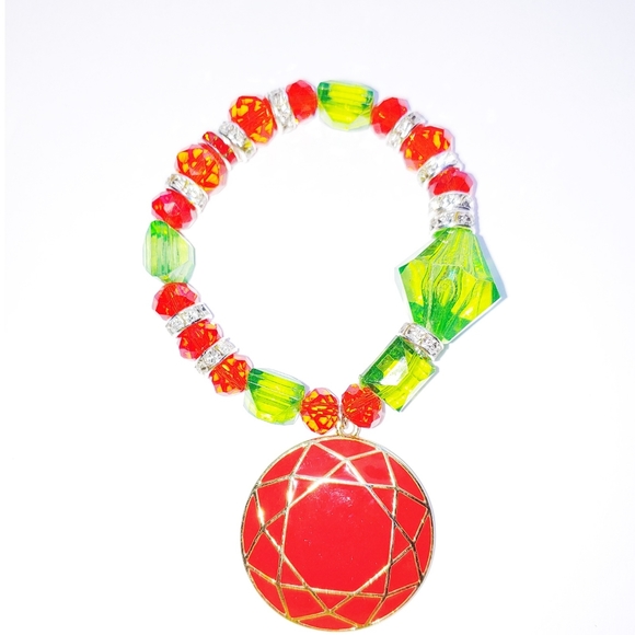 261B109 Handmade Red & Green Stretch Bracelet - Picture 3 of 6